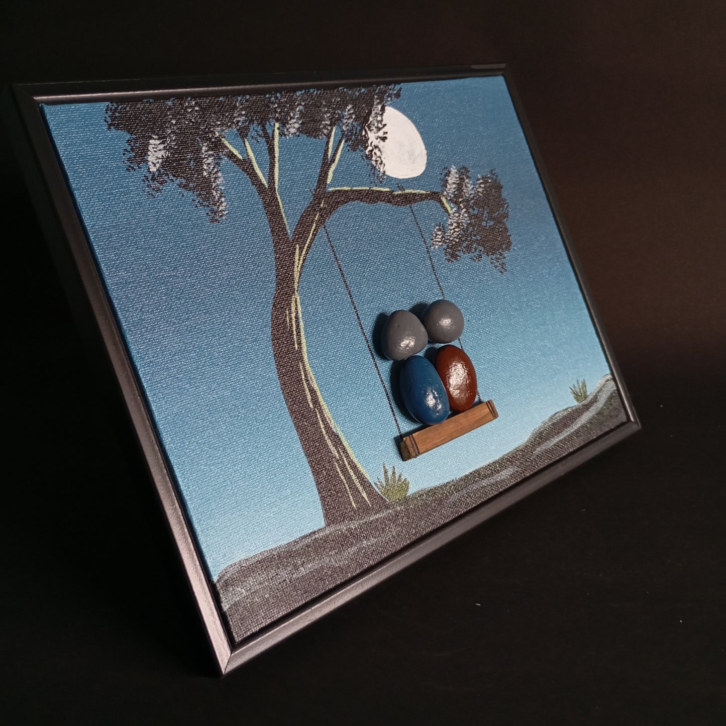Moonlight Couple in Zula Pebbles Art Frame